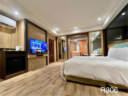 Economy Double Room image 2