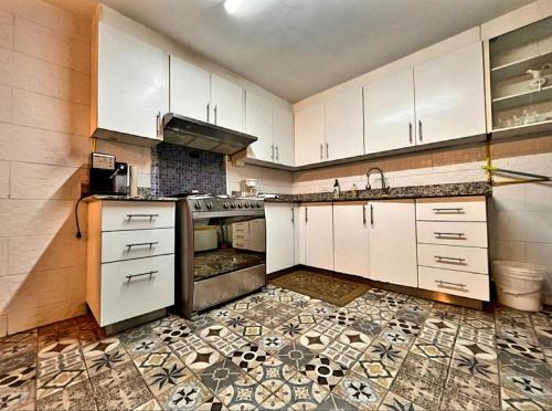 Spacious, Renovated c Style, 2BR 2 Baths, Pool