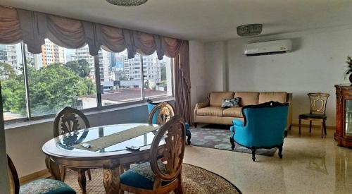 Spacious, Renovated c Style, 2BR 2 Baths, Pool