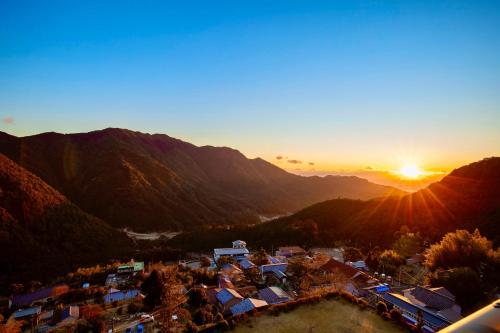 民宿美滝山荘 Mitaki Sanso Traditional Minshuku near the Kumano Kodo, just 5 Minutes from Nachi Falls and N