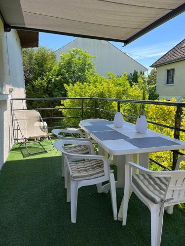 Balcony/terrace, Maison avec grand jardin - House with large garden in Fagnieres