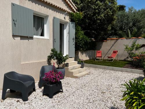 Oprema, Le clos Mirondin in Six Fours Les Plages City Center
