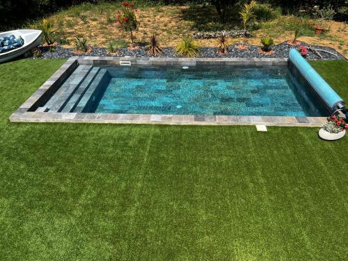 bazen, Le clos Mirondin in Six Fours Les Plages City Center