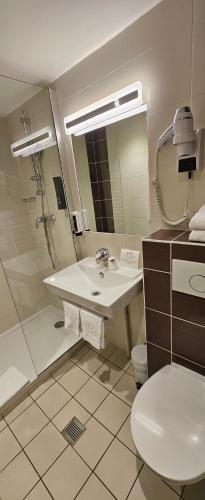 Double Room image 3