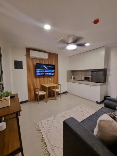 Flat 35, Unit 3C near SM Center Las Piñas