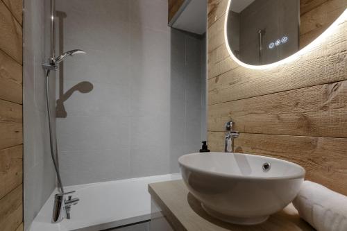 Apartment with View image 10