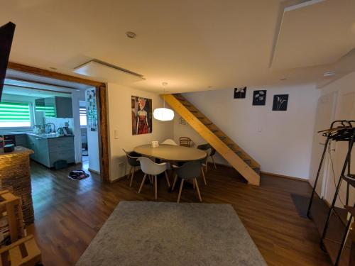 Iekārtas, fewoflagmeier Meidelstetten I Maisonetten Wohnung Alb in Hohenstein (Reutlingen)
