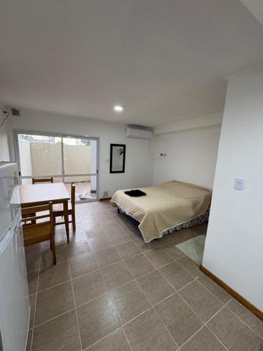 Departamento 1 d con patio primer piso por ascensor