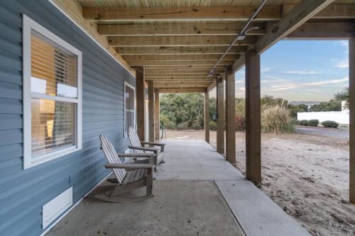 Unterkunft von außen, Outer Banks Haven New Kitchen and New Outdoor Areas in Kitty Hawk (NC)