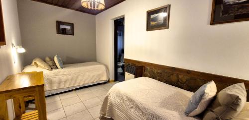 2 twin beds