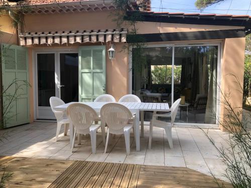 Maison bord de mer climatisée La Capte , Hyères gîte à louer La Capte