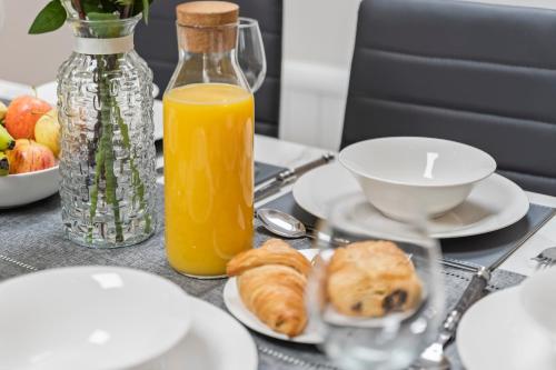 Stylish 2 Bed Home near Gatwick in Redhill West