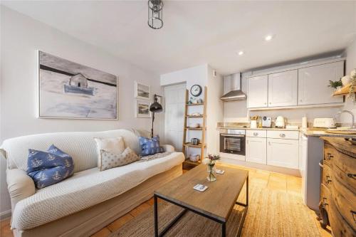 Ringmore House - Central Salcombe + Estuary Views - Salcombe