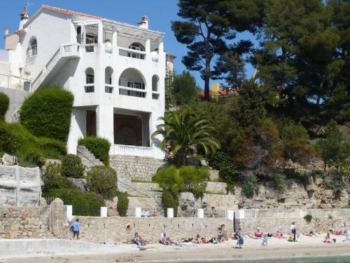 Villa Les Algues, les pieds dans l'eau sur la plage de Rènecros