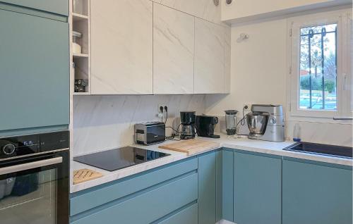 廚房, Stunning Home In Beauvoisin With Wifi in 博瓦桑