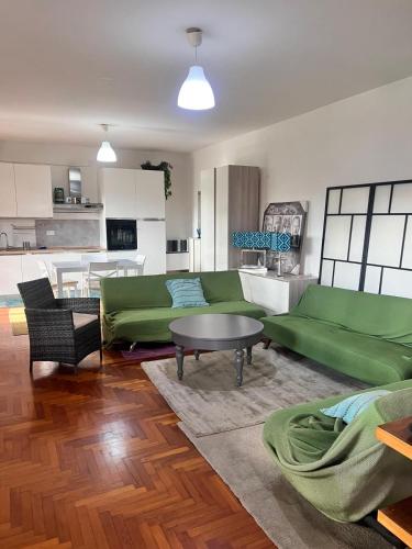 . Casa di Zoe apartment - Punto di sosta x bikes auto e moto a 20 minuti dall'autostrada - parcheggio privato - giardino con barbecue -