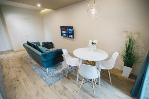 共用Lounge/電視區, ATLANT luxury Studio Apart навпроти ТЦ ДЕПОТ та АТБ in 切爾諾夫策