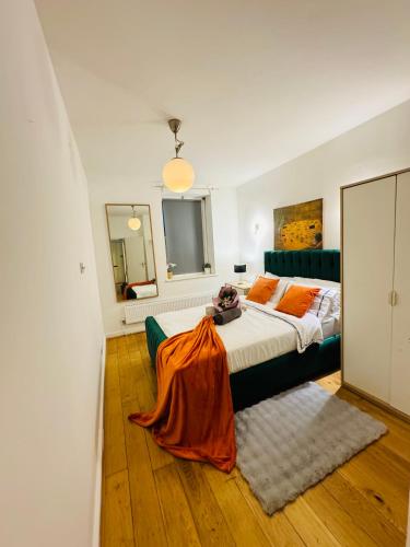Cozy Family-friendly 2 Bedroom flat in Kingscross, St Pancras!, Londyn