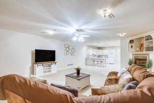 . 6 Mi to Town: Peaceful Lima Home!