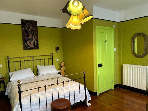 Moonfleet Guest House - image 7