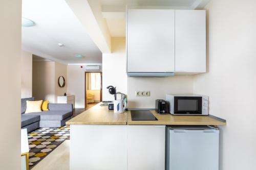 One-Bedroom Apartment image 5