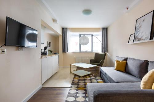One-Bedroom Apartment image 2