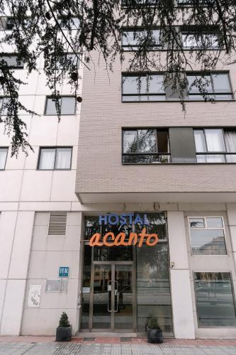 . Hostal Acanto
