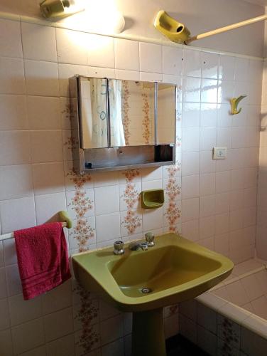 Shower, Tacita de plata III Room in Barrio Bajo Gorriti
