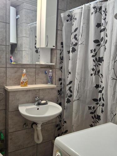 Kamar Mandi, Apartments D&D Sutomore in Sutomore Town Center