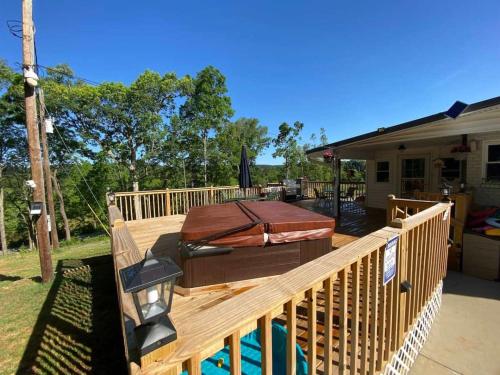 Country Bliss Pool Spa & Nature's Playground in Etowah (TN)