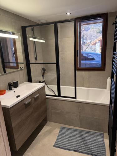 Chalet Chaumière (Chalet Chaumiere) in Les Allues