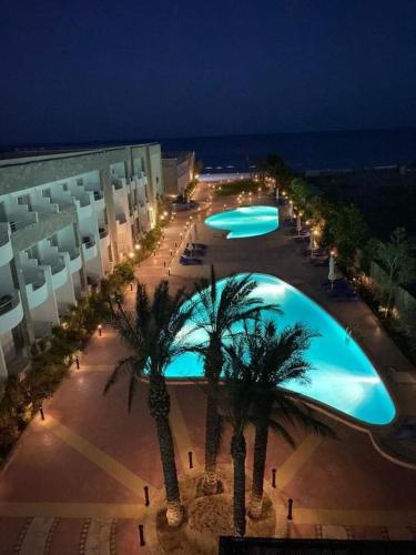 A szálláshely kívülről, 55 négyzetméteres, 1 hálószobás Apartman 1 fürdőszobával Sahl Hasheesh területén (Cecelia Beach Resort Furnished Chalet for Rent) in Hurghada vízparti része