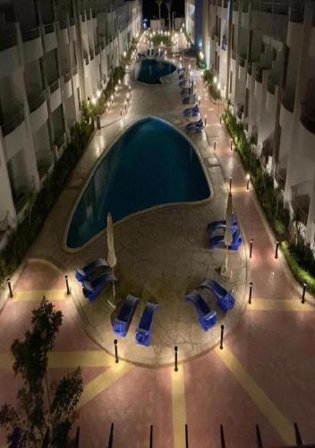 A szálláshely kívülről, 55 négyzetméteres, 1 hálószobás Apartman 1 fürdőszobával Sahl Hasheesh területén (Cecelia Beach Resort Furnished Chalet for Rent) in Hurghada vízparti része