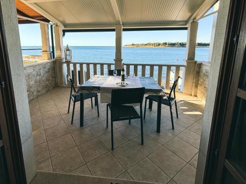 City Center Coastal Escape - Apartments with Sea View or Cozy Room 4
