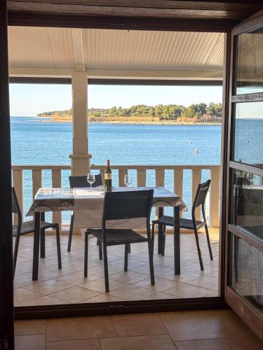 City Center Coastal Escape - Apartments with Sea View or Cozy Room 3