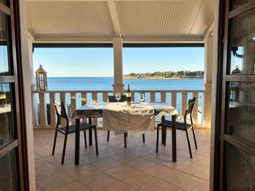 City Center Coastal Escape - Apartments with Sea View or Cozy Room 2