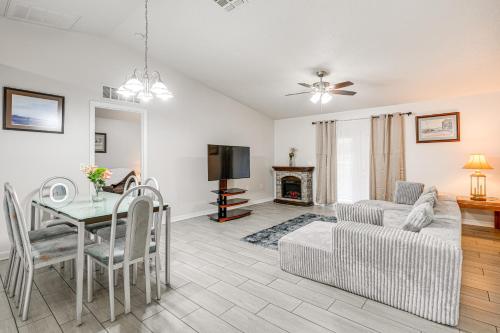 8 Mi to Legoland Winter Haven Home with Lanai! in Eagle Lake (FL)