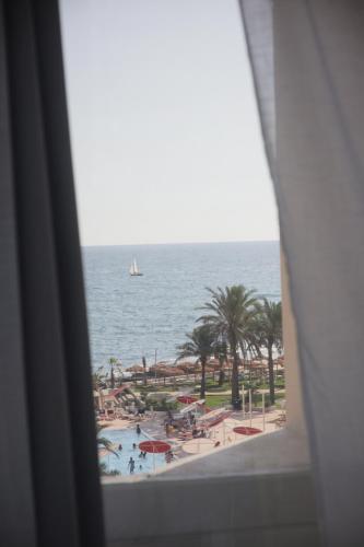 Бассейн , Aqualand Hotel & Resort in Батрун