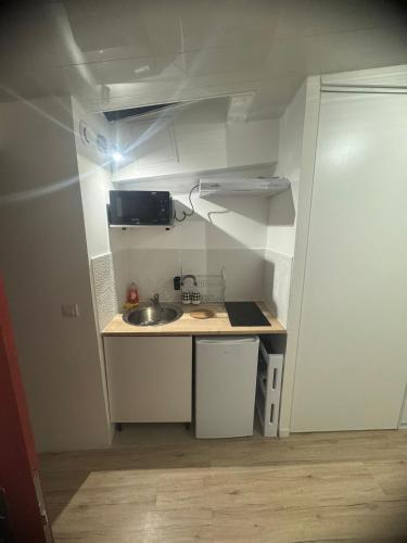 кухня, Résidence Borgia - Bois Vignolles, Appartement 2 (Residence Borgia - Bois Vignolles, Appartement 2) in Озуар-ла-Фер'єр