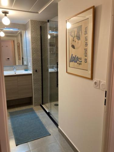 Bathroom, Proche Vieux-Port Mucem et plages T2 avec terrasse in Les Crottes