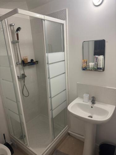 Душ, Résidence Borgia - Bois Vignolles, Appartement 3 (Residence Borgia - Bois Vignolles, Appartement 3) in Озуар-ла-Фер'єр