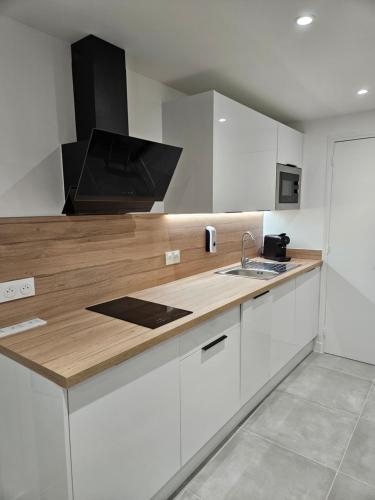 Kitchen, Le Cocon de Marine in Triel-Sur-Seine