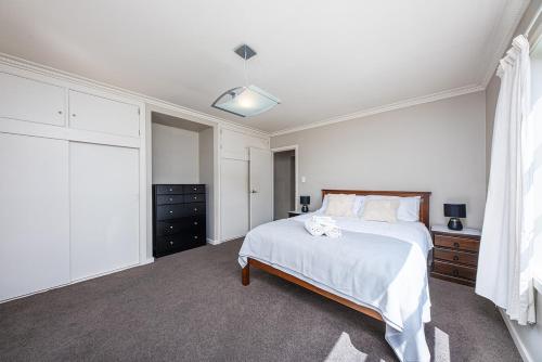 Spacious and Tranquil 4 Bed House Near UC in Ilam