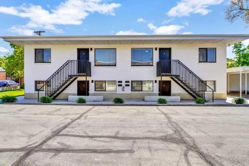 Comfortable 2BR Apt - Heart of Sugarhouse Comfortable 2BR Apt - Heart of Sugarhouse