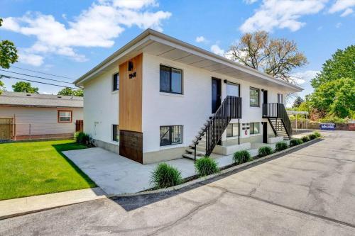 Comfortable 2BR Apt - Heart of Sugarhouse Comfortable 2BR Apt - Heart of Sugarhouse