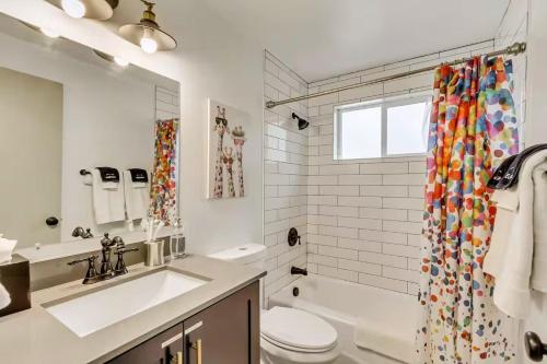 Comfortable 2BR Apt - Heart of Sugarhouse Comfortable 2BR Apt - Heart of Sugarhouse