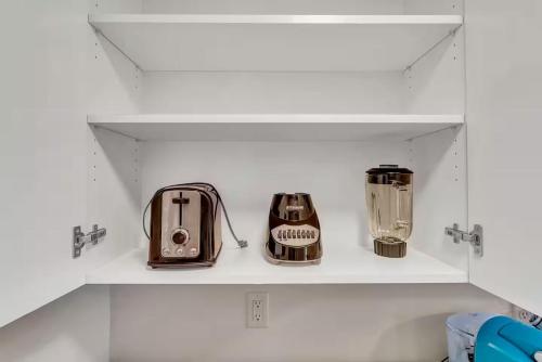 Comfortable 2BR Apt - Heart of Sugarhouse Comfortable 2BR Apt - Heart of Sugarhouse