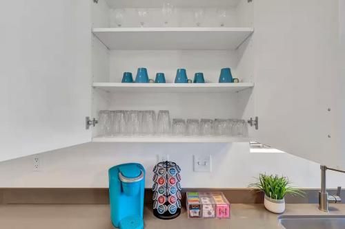 Comfortable 2BR Apt - Heart of Sugarhouse Comfortable 2BR Apt - Heart of Sugarhouse