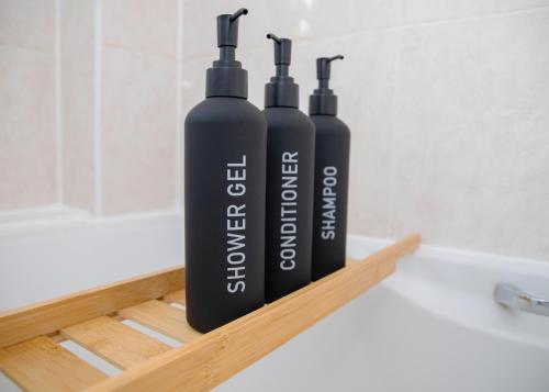 ห้องน้ำ, 3x Bed Elegant House with Private Parking in ซอว์สตัน