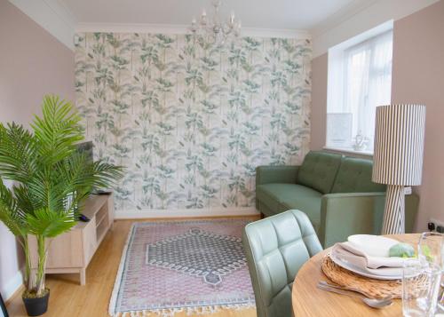 3x Bed Elegant House with Private Parking in ซอว์สตัน